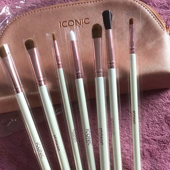 Iconic London Original 7 eye synthetic brush set in makeup bag - Picture 2 of 2